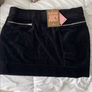 Juicy couture skirt never worn. Offer me